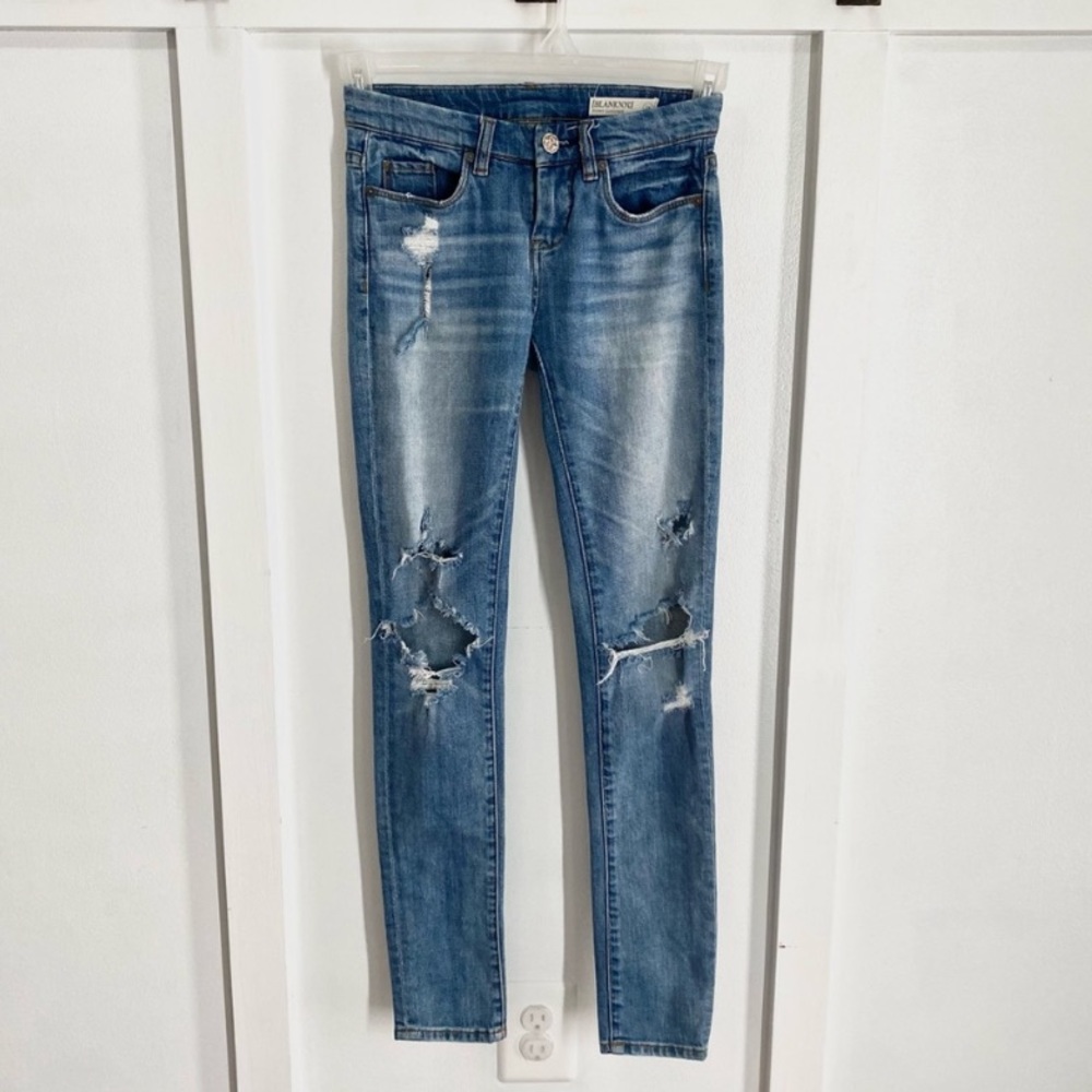 Womens Blank NYC Classic Skinny Jeans Denim Size 24 heavily distressed ripped